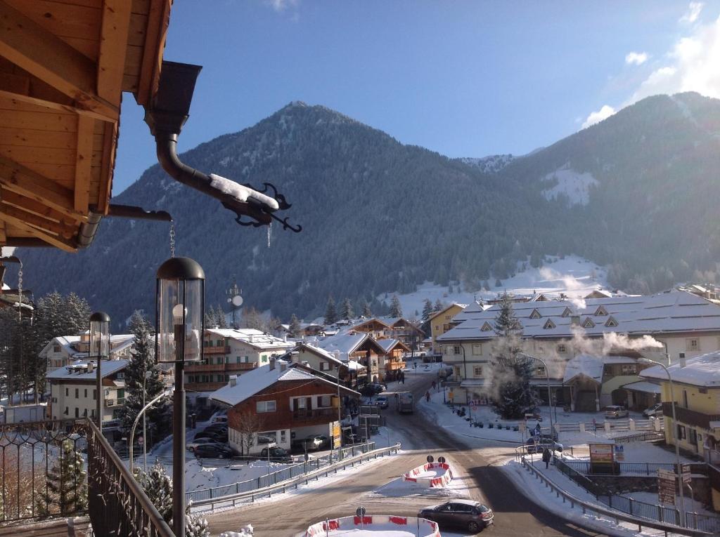 Hotel Ladinia Dolomites View Pozza di Fassa Exterior foto